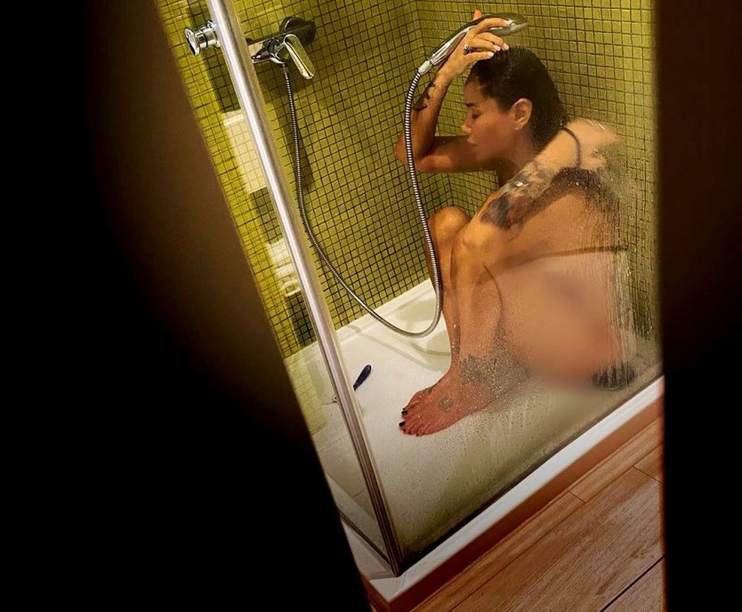 Айза Анохина промежность