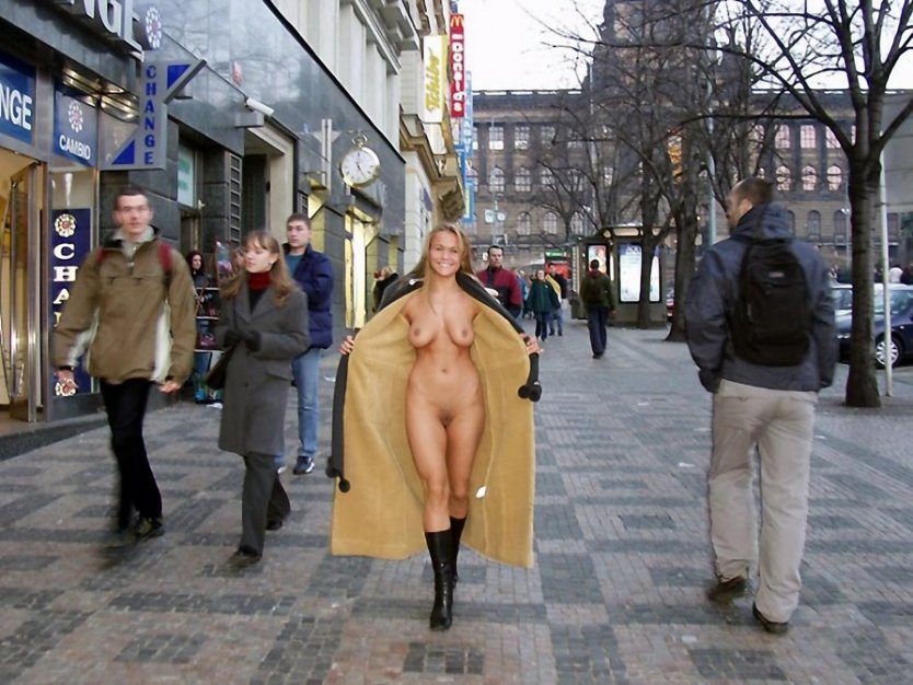 Красивые эксгибиционистки