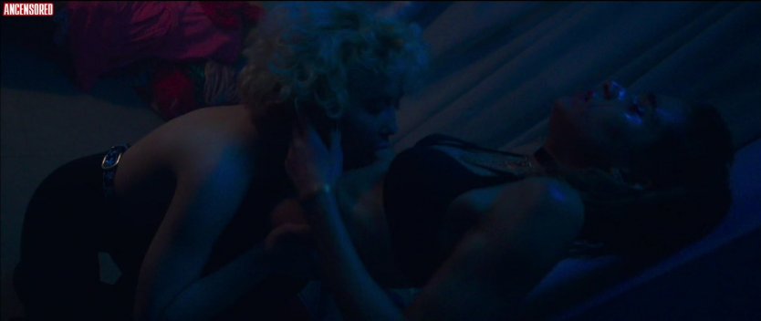 София Бутелла (Sofia Boutella) голая