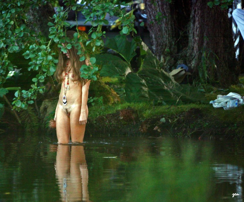 Сиенна Миллер голая в фильме