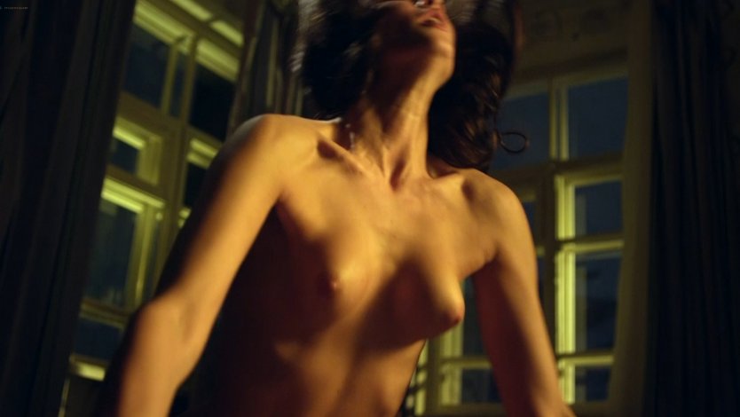 Паулина Андреева голая Саранча