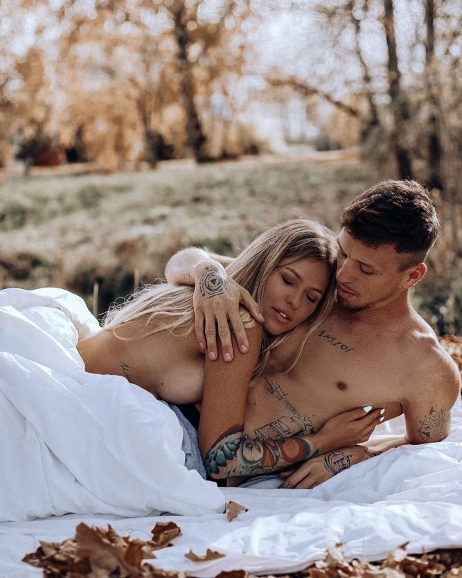 Фото обольстительная Дакота голышом