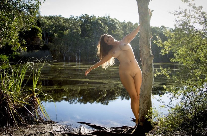 Nude показуха на природе