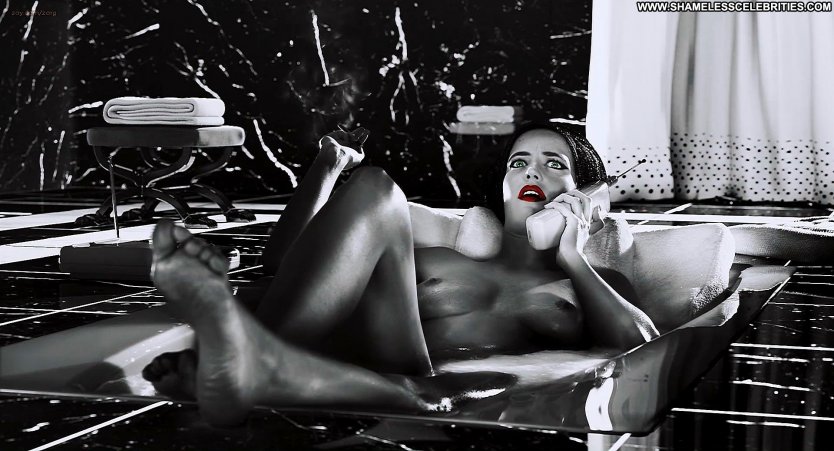 Ева Грин город грехов 2 в бассейне