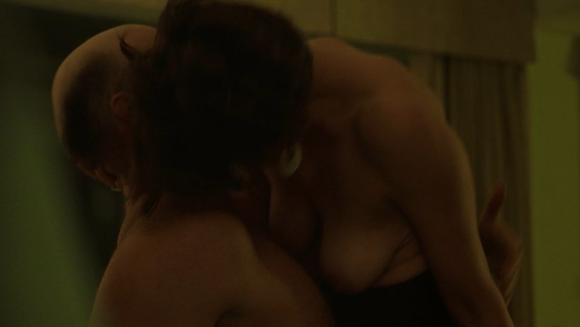 Maggie Gyllenhaal в Deuce постельная сцена