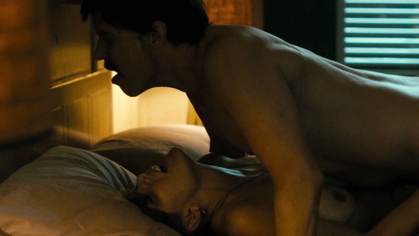 Мэгги Джилленхол голая в фильме