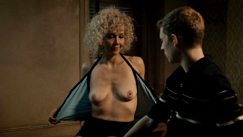 Актриса Мэгги Джилленхол голая