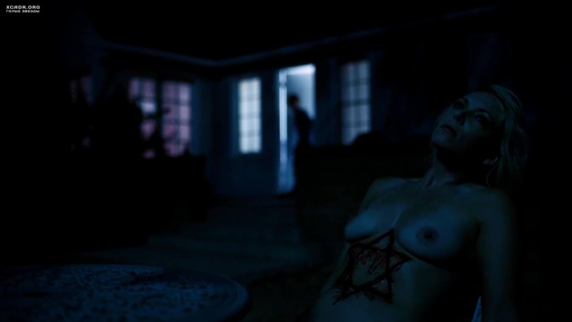 2020 Сара Джин Андервуд ню