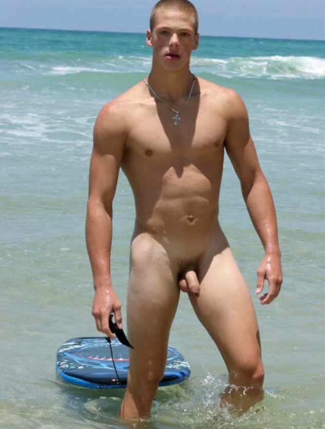 Голые мужики и женщины на пляже