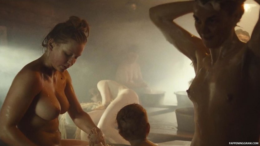 Юлия Пересильд край 2 баня