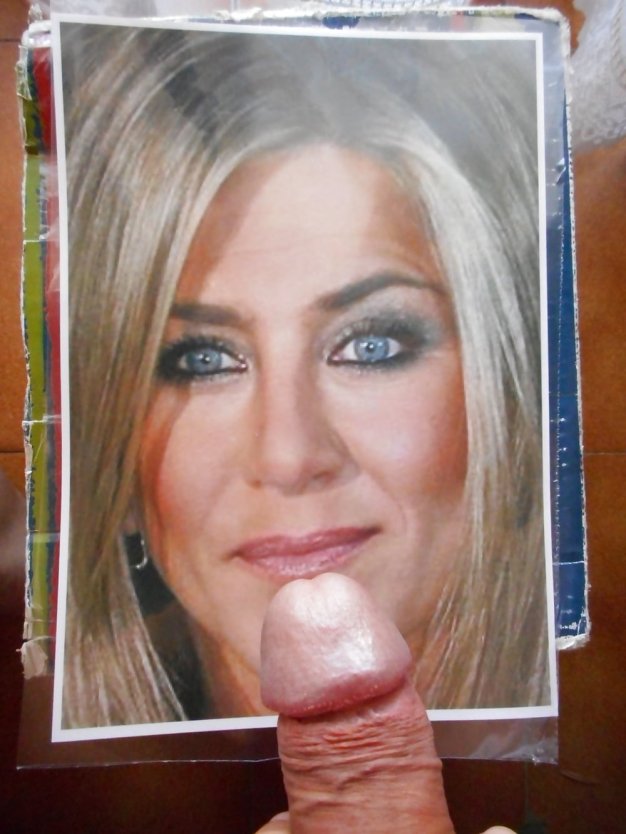 Блондинка подрочила член