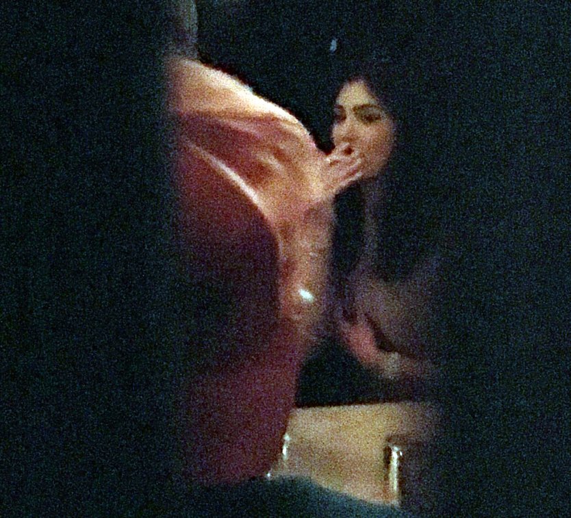 Кайли Дженнер сливы голая