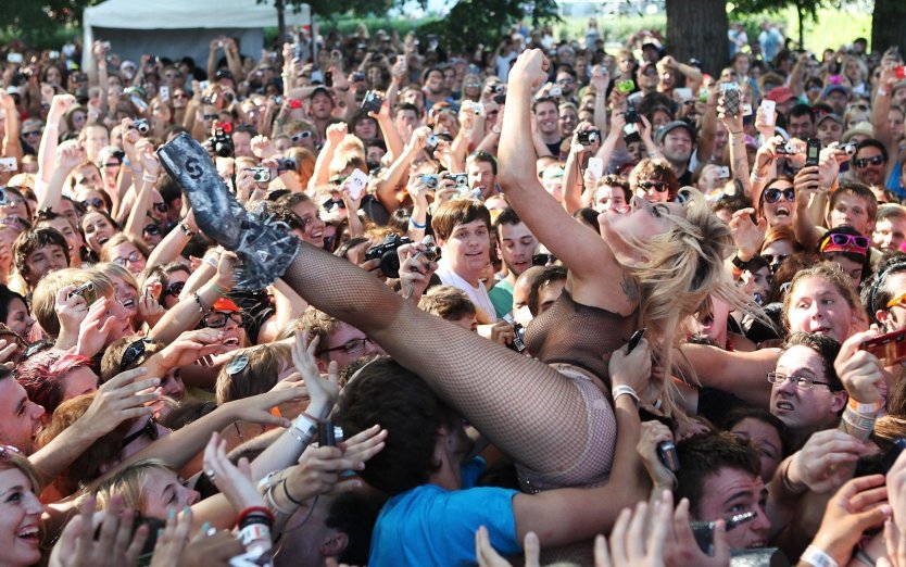 Lady Gaga 911 обложка