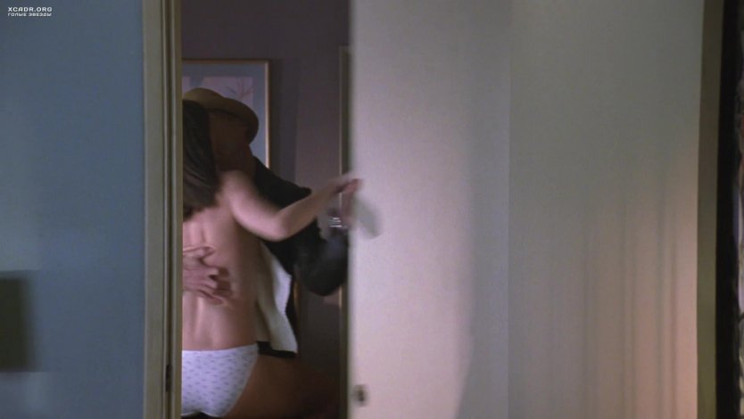 Аманда пит голая в фильме 9 ярдов