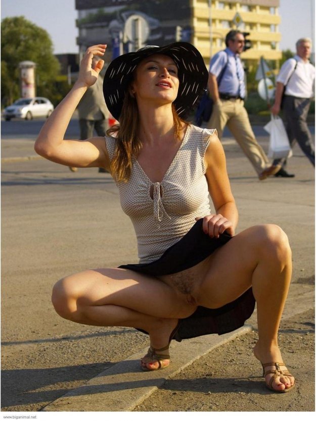 Зрелые в колготках без трусов