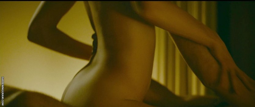 Шарлотта Ле Бон фигура