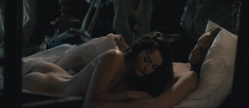 Шарлотта Ле Бон постельные сцены