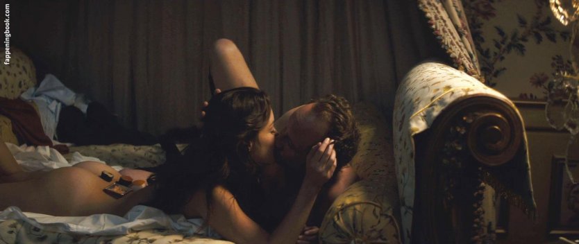 Шарлотта Ле Бон голая в фильме