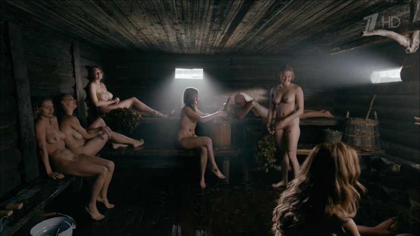 Голые красавицы в сауне