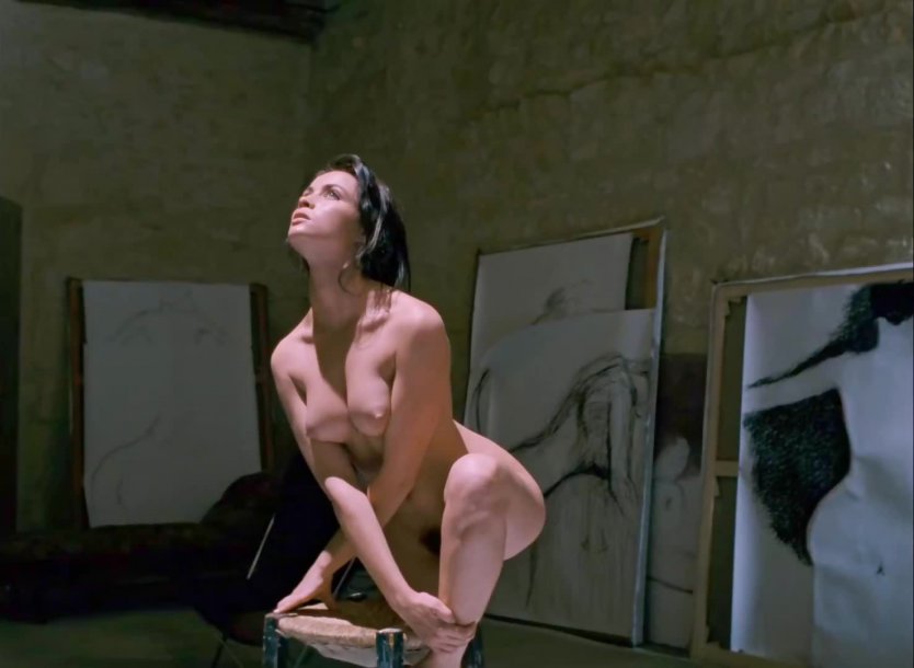 Эммануэль в полный рост голая