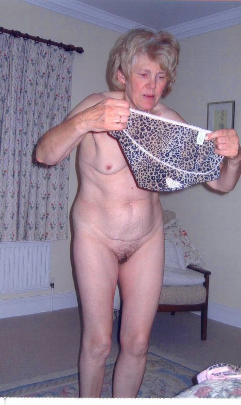 Голая старуха на пенсии