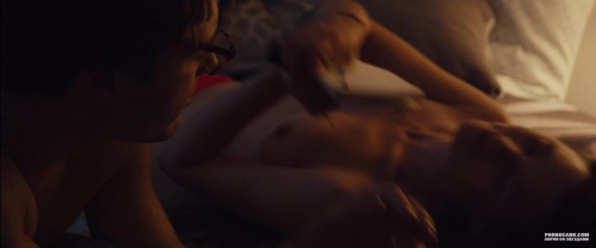 Астрид Берже-фрисби топлесс