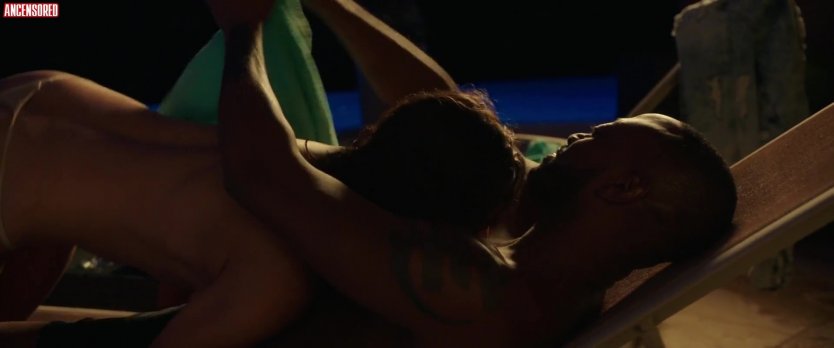 Пола Пэттон голая в фильме