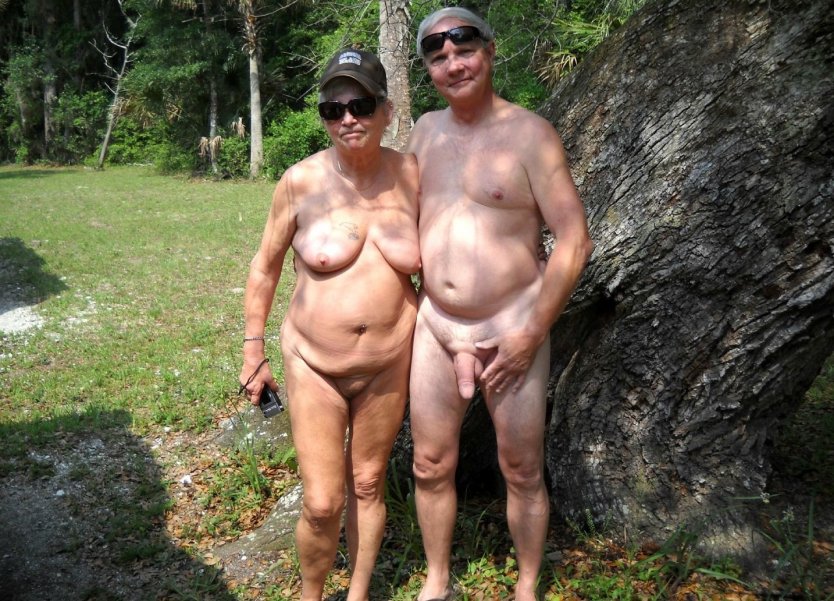 Зрелые и молодые нудистки