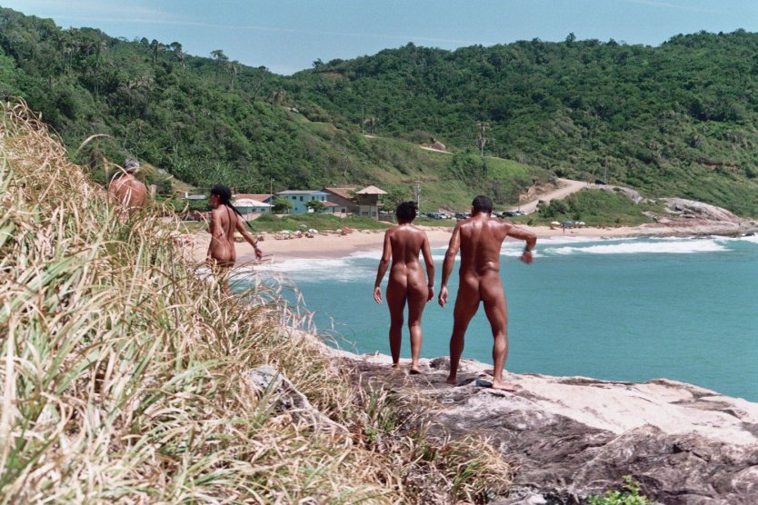Голые дамы на пляжах Бразилии