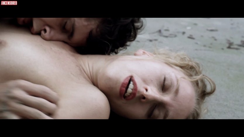 Maja strojek модель голая грудь