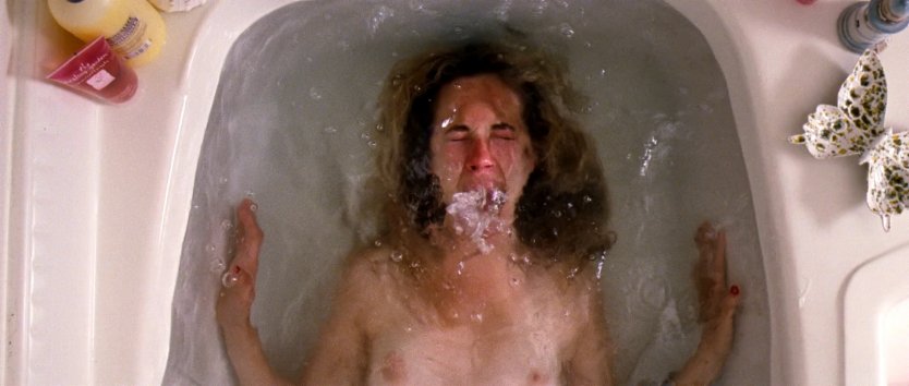 Линда Карделлини голая в кино