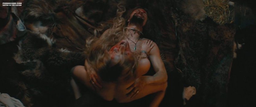 Александра Бортич в фильме Викинг постельные сцены