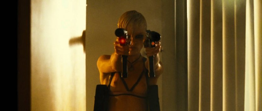 Блондинка с косичками лижет другой блондинке