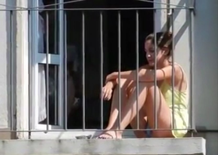 Подсмотрел в окно частное