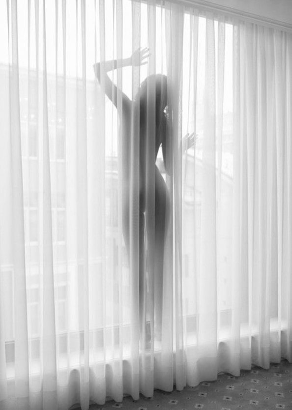 Подглядывание в окна за женщинами