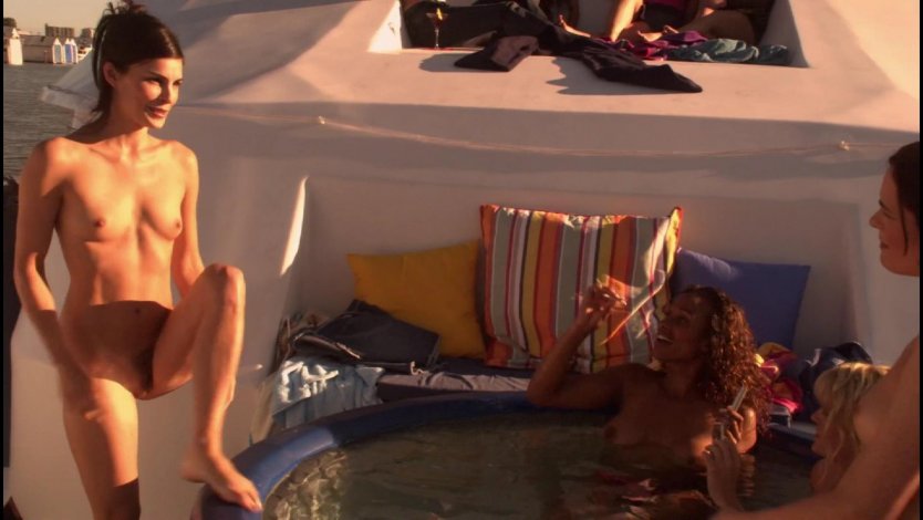 Голенькая Джули Гонсало