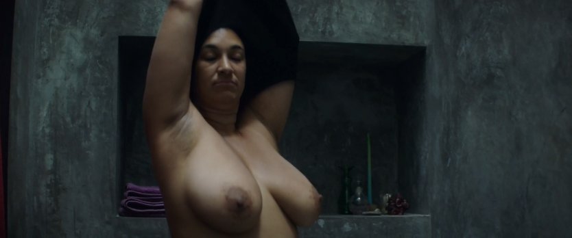 Эмили Бетт постельные сцены