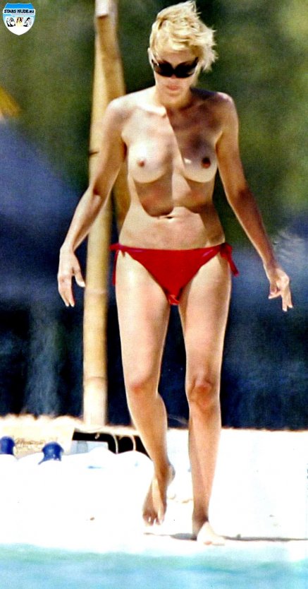 Голая попа Шерон Стоун