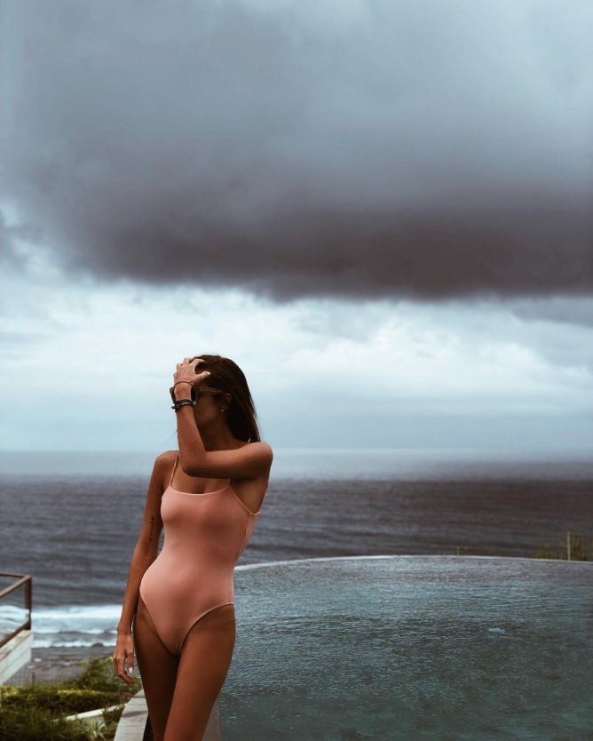 Фейки на Katy Perry под юбкой