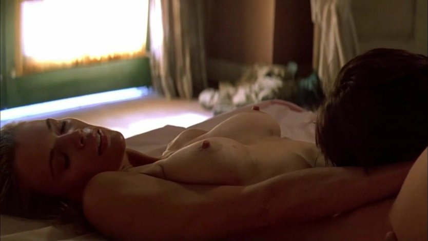 Ким Бейсингер голая - дверь в полу (2004)