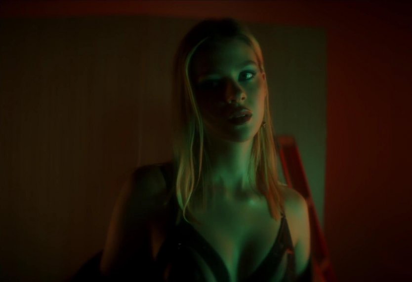 Love Advent 2018: Nicola Peltz гиф