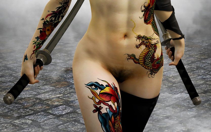 Девушка села на палку в лесу