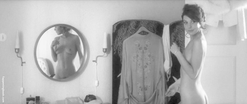 Алисса Милано (Alyssa Milano) nude на членах