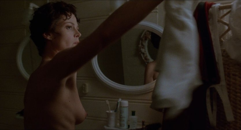 Сигурни Уивер голая в фильме