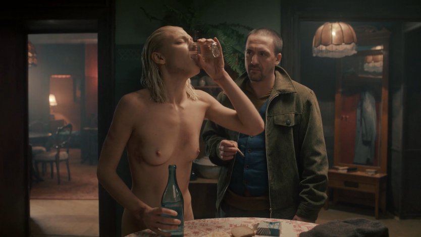 Мария Михайлова с голыми сиськами