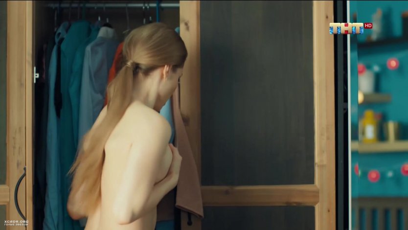 Алина Ланина разделась