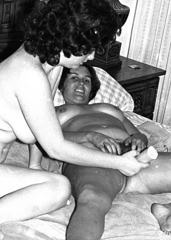 Ретро лесби черно белое