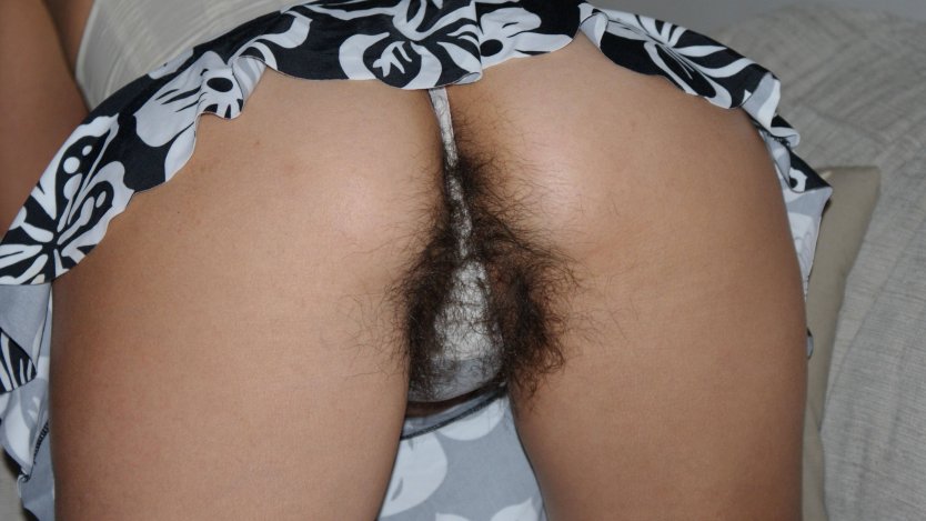 Волосики под трусиками