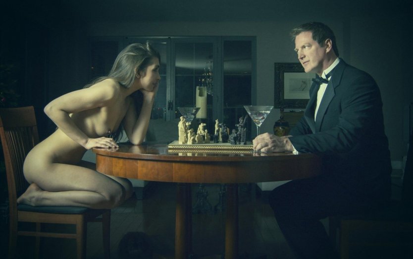 Голые мужчины одетые женщины