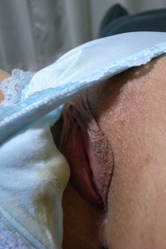 Молодые вагины в трусиках